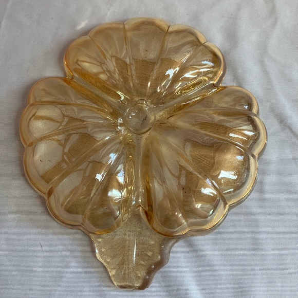 Elegant Amber Glass Leaf Dish - Picture 2 of 5